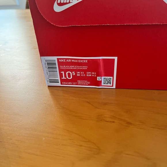 Nike Air Max EXCEE size 10.5 (men) - Picture 2 of 3